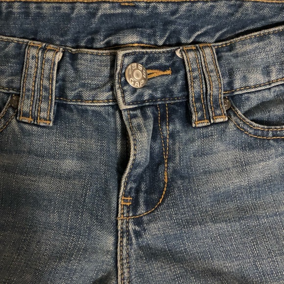 GAP Mid-Rise Light Wash Denim Shorts - Picture 3 of 5
